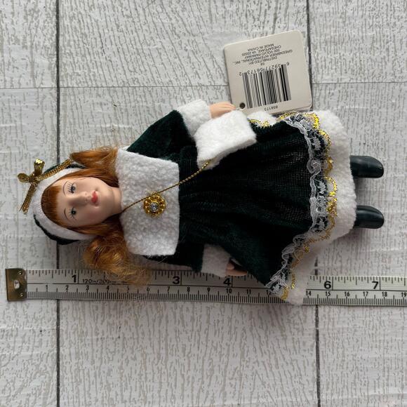 Vintage Belinda Agnes Christmas Collection Doll - Picture 8 of 9